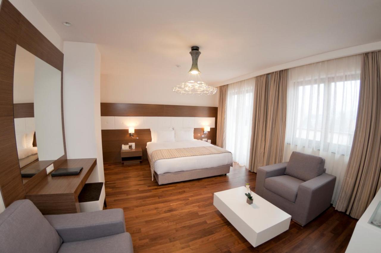 פג'ה Hotel Dukagjini מראה חיצוני תמונה