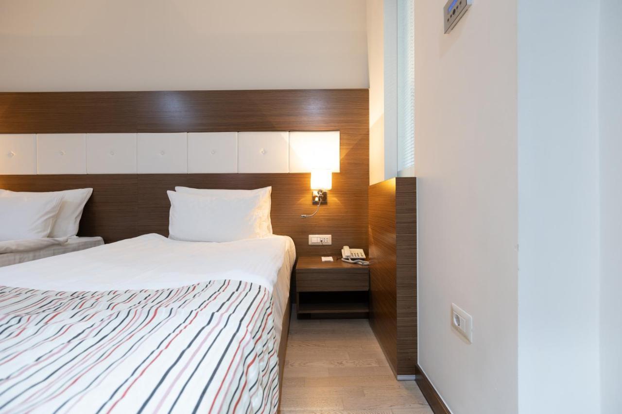 פג'ה Hotel Dukagjini מראה חיצוני תמונה