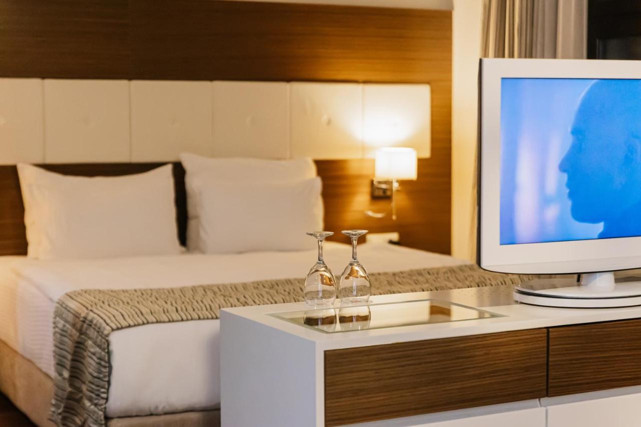 פג'ה Hotel Dukagjini מראה חיצוני תמונה