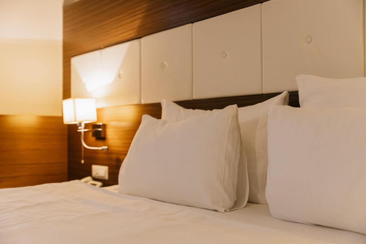 פג'ה Hotel Dukagjini מראה חיצוני תמונה