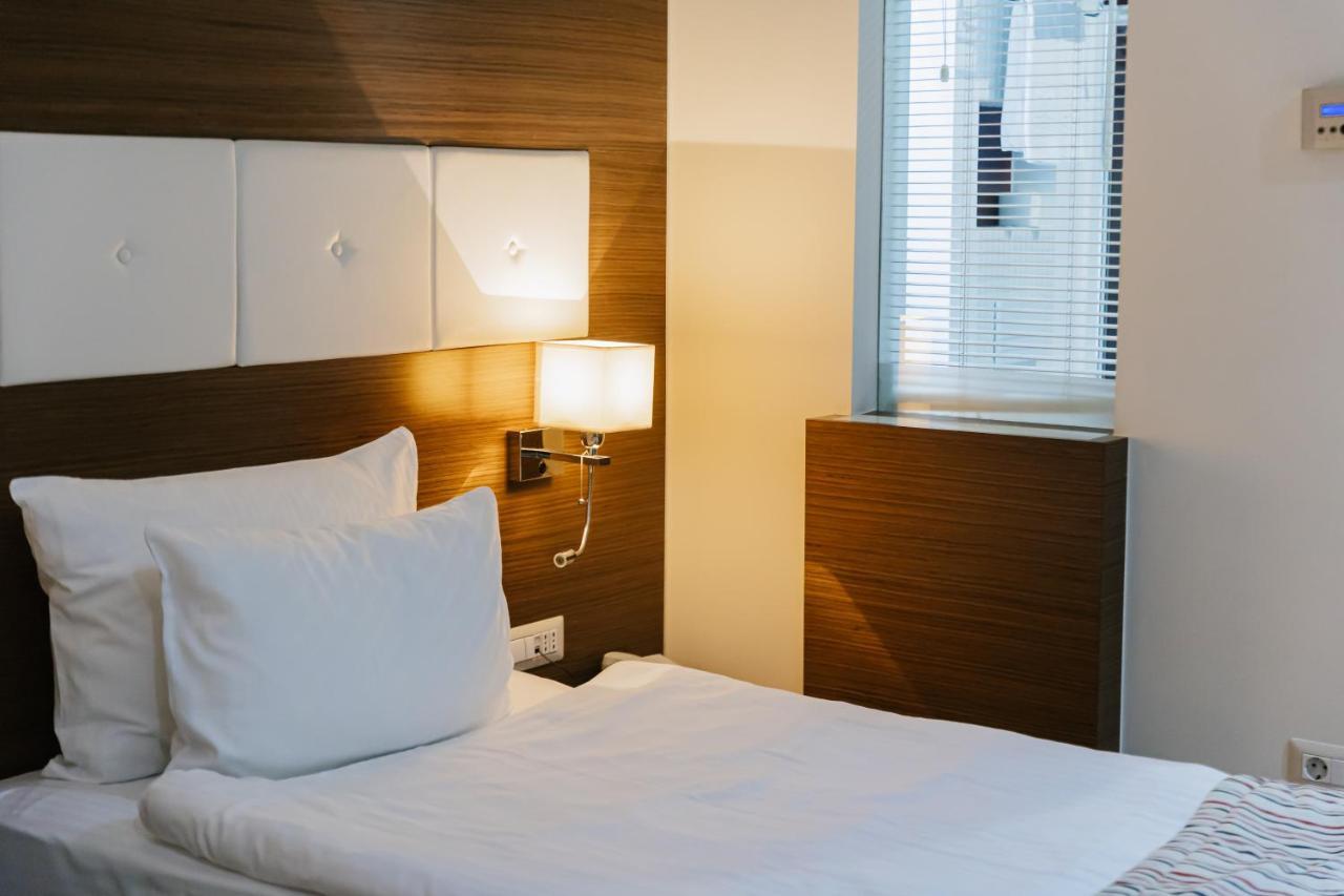 פג'ה Hotel Dukagjini מראה חיצוני תמונה