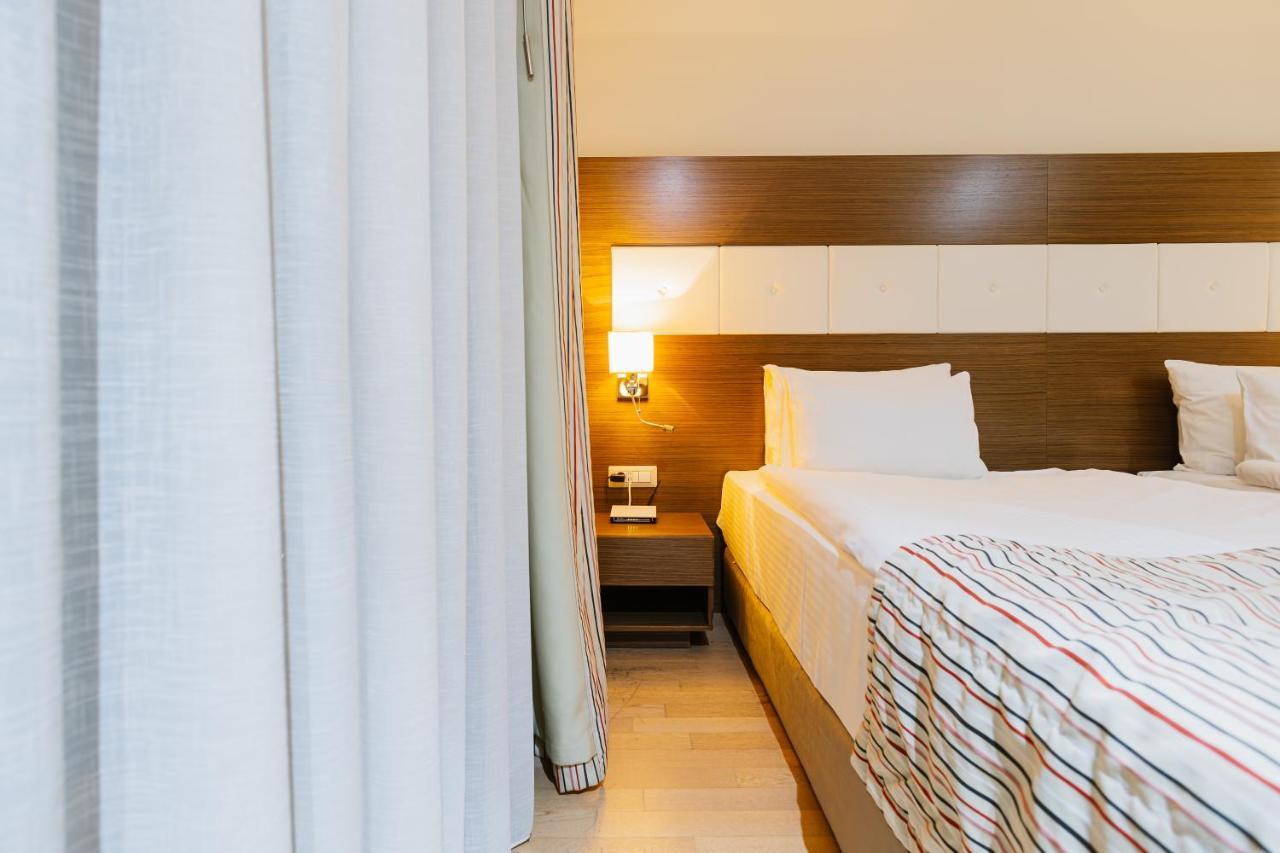 פג'ה Hotel Dukagjini מראה חיצוני תמונה