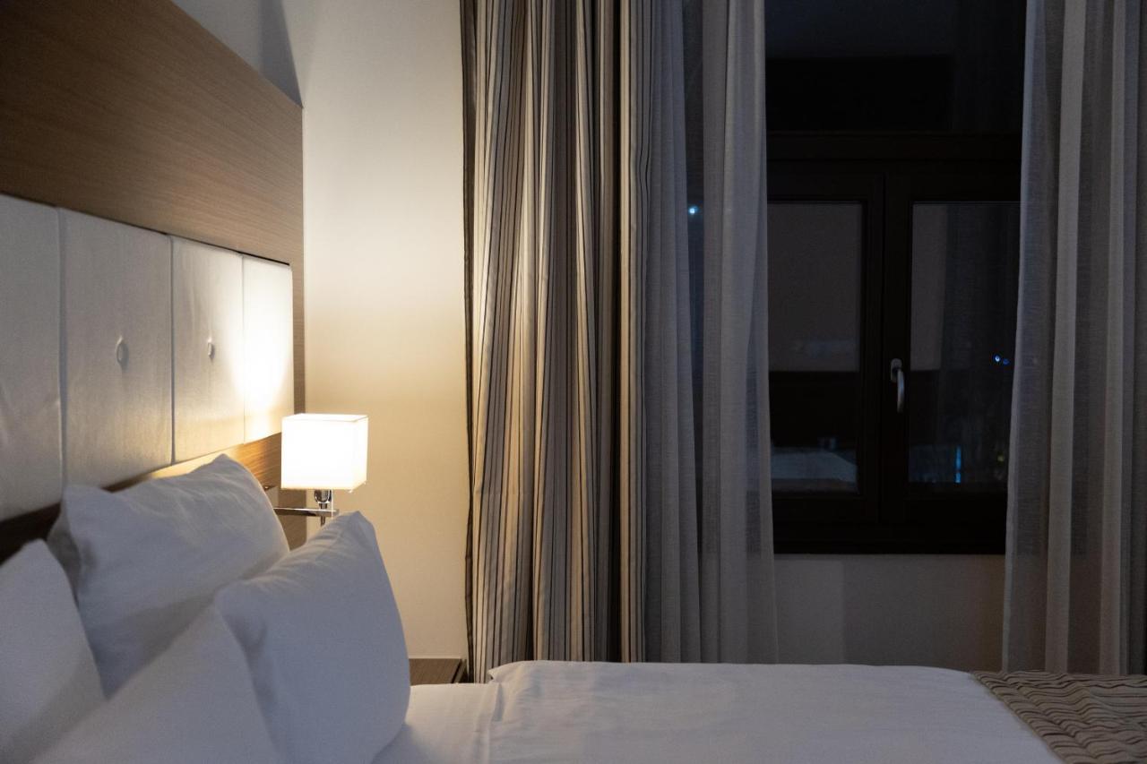 פג'ה Hotel Dukagjini מראה חיצוני תמונה