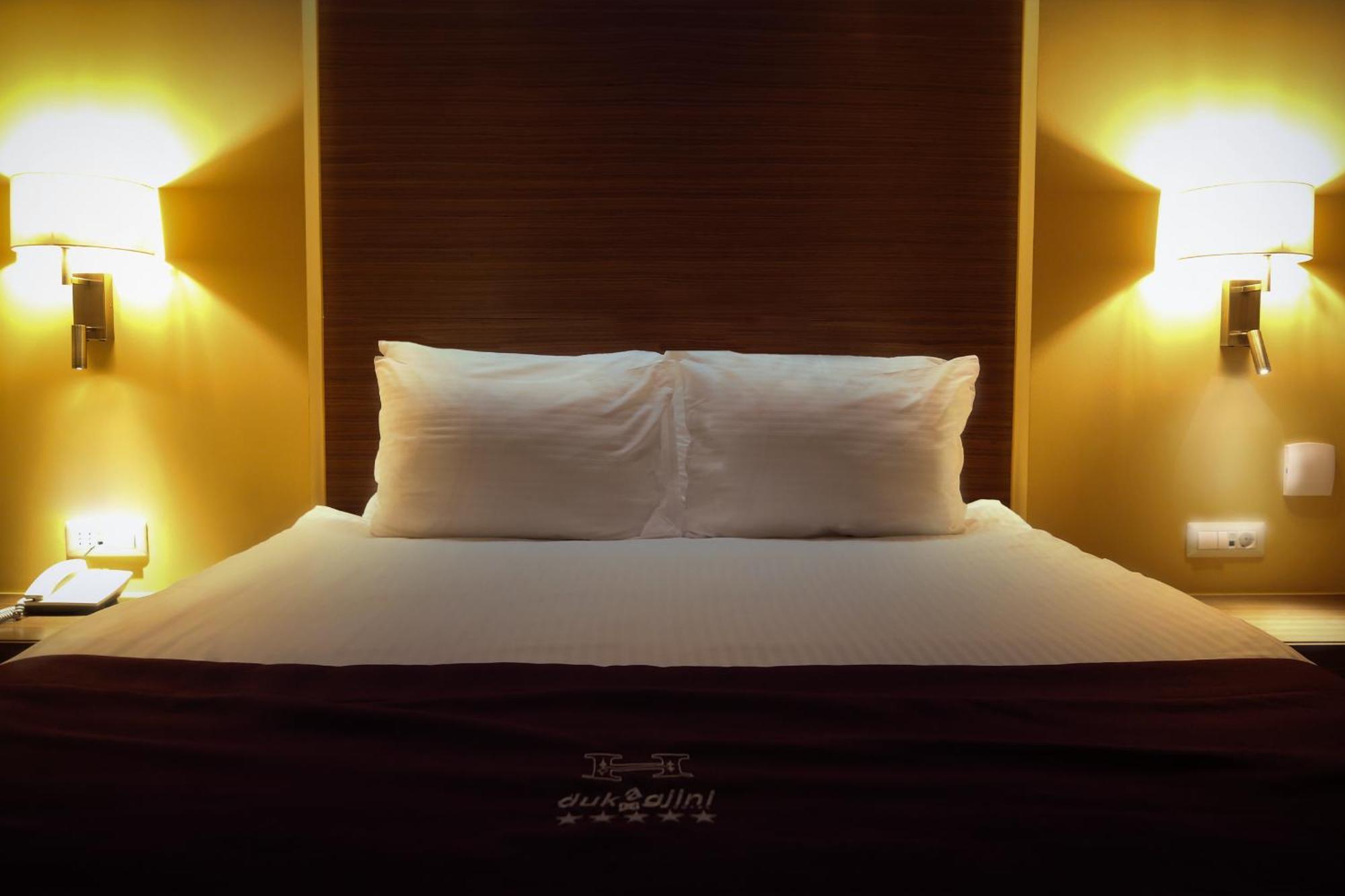 פג'ה Hotel Dukagjini מראה חיצוני תמונה