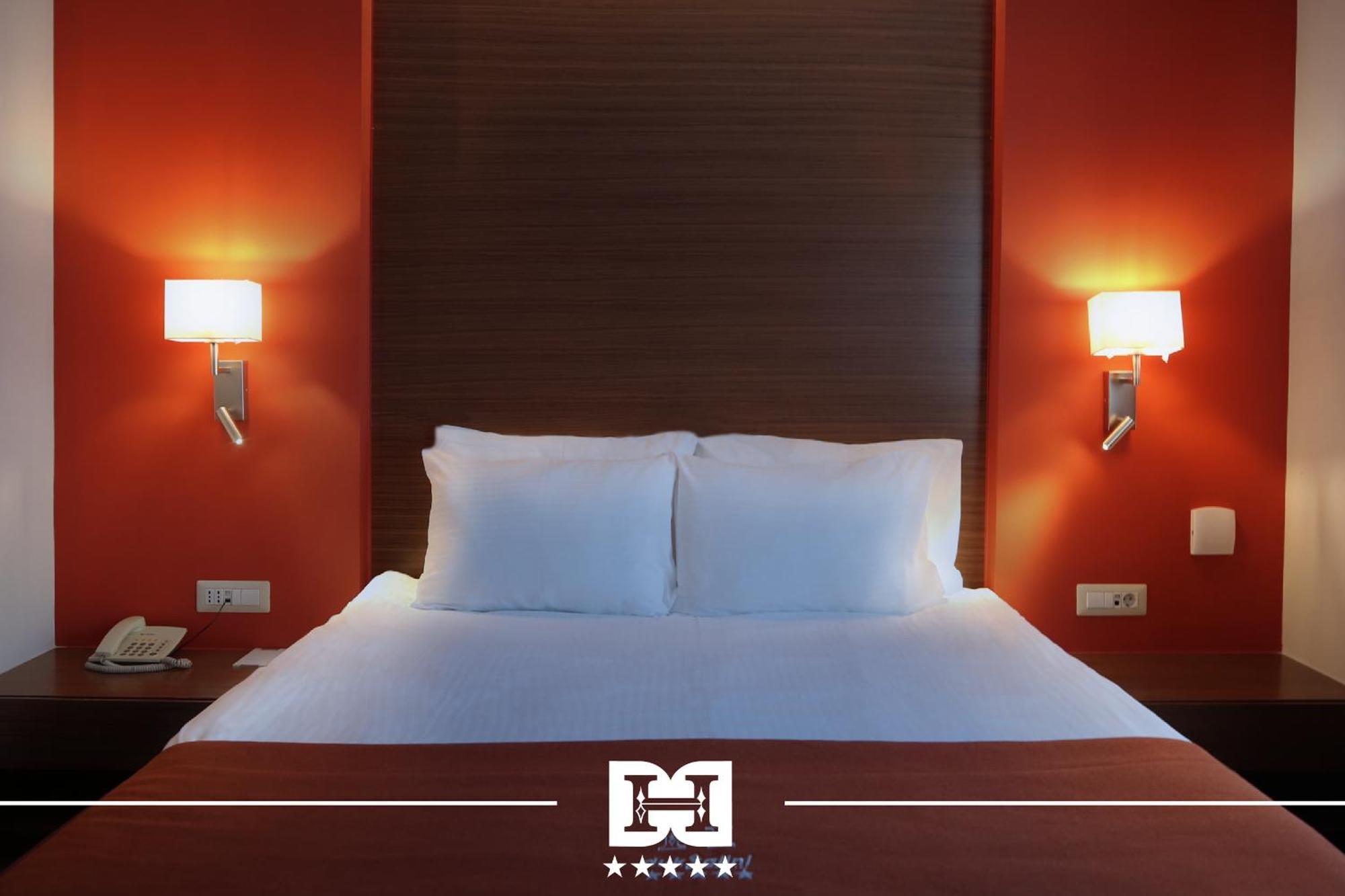 פג'ה Hotel Dukagjini מראה חיצוני תמונה