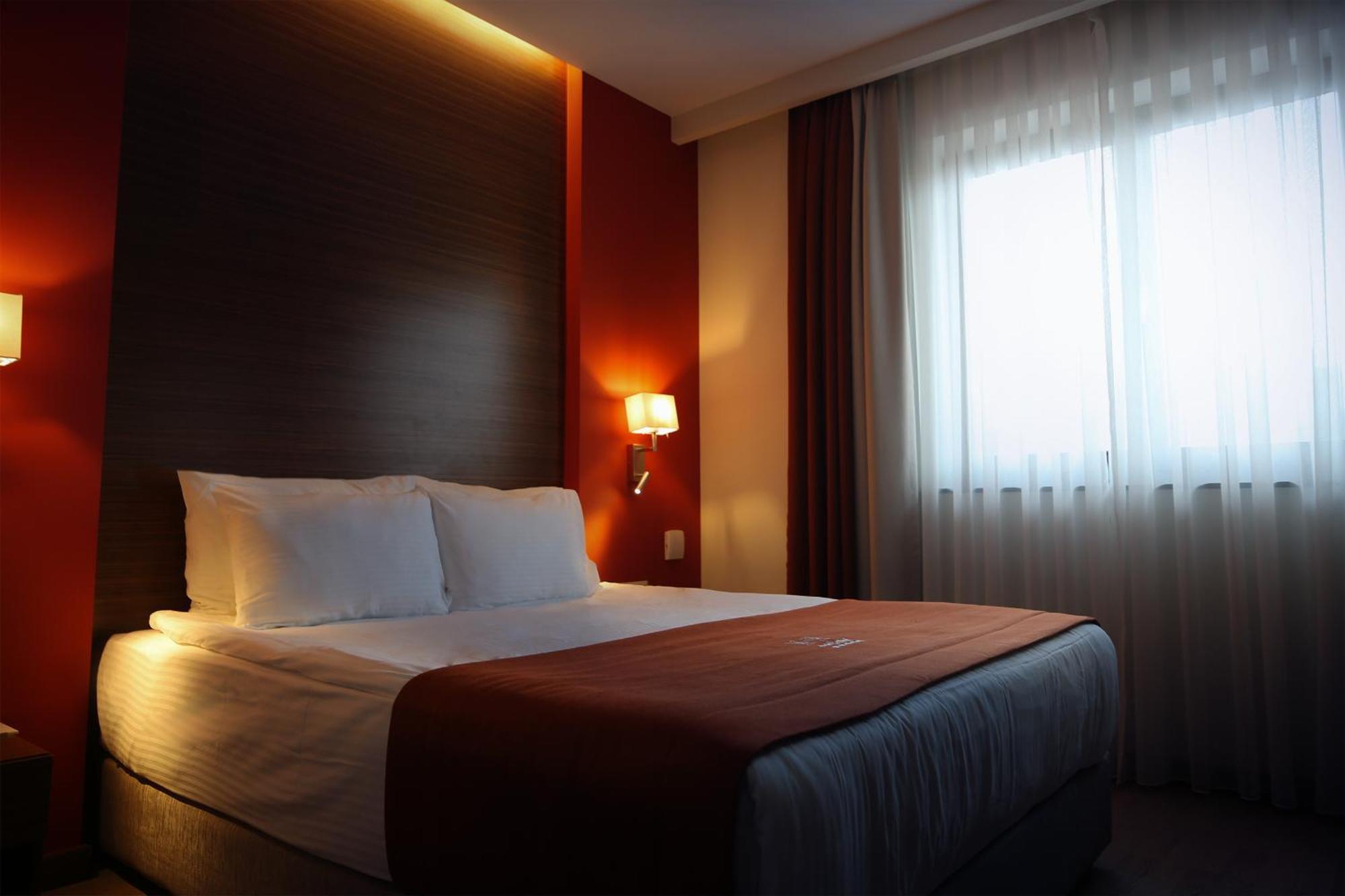 פג'ה Hotel Dukagjini מראה חיצוני תמונה