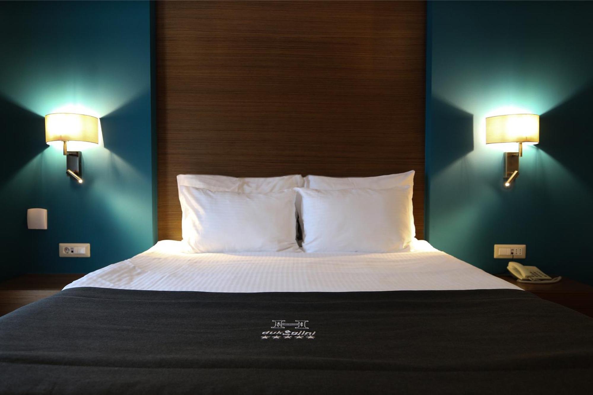 פג'ה Hotel Dukagjini מראה חיצוני תמונה